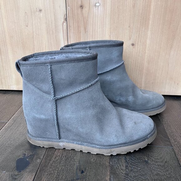 UGG Classic Femme Mini Wedge Boots Slate Gray Suede Size 9.5 Hidden Heel - Picture 3 of 6